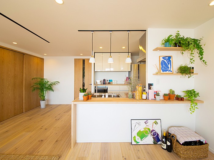 シャビーシックでフレンチカフェ風に―材料が魅力のLDK シャビーシックでフレンチカフェ風に―材料が魅力のLDK